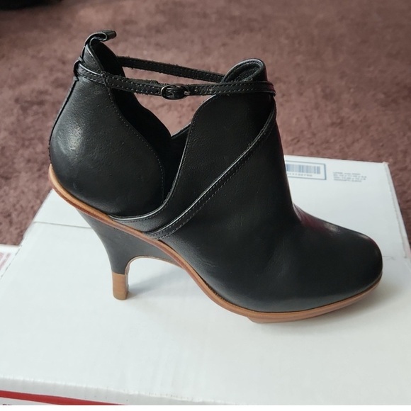 Anthropologie Black and Brown Heeled Boots with Elegant Stiletto - Picture 2 of 5